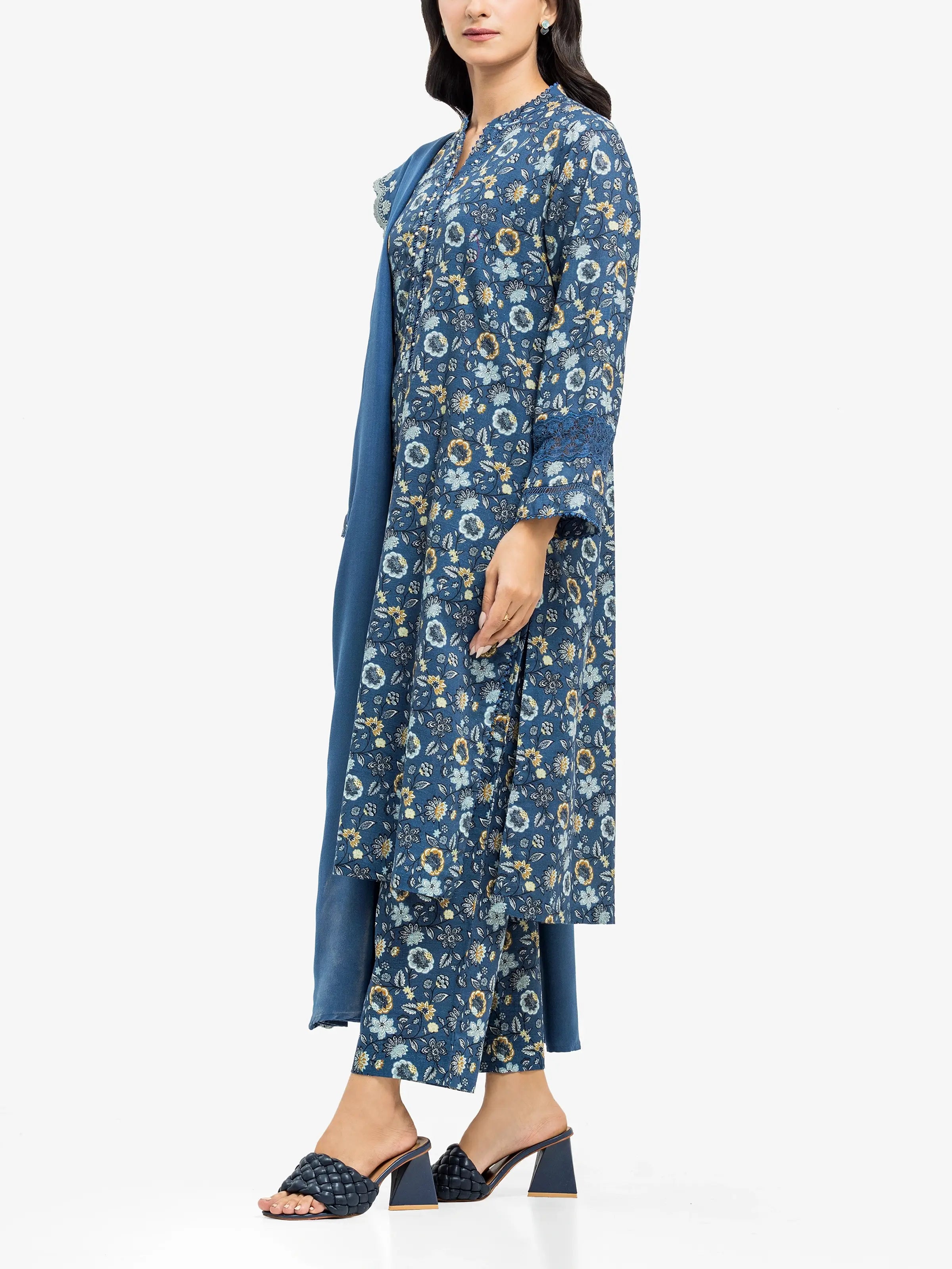 URB Pret 3Pc Printed Khaddar Suit