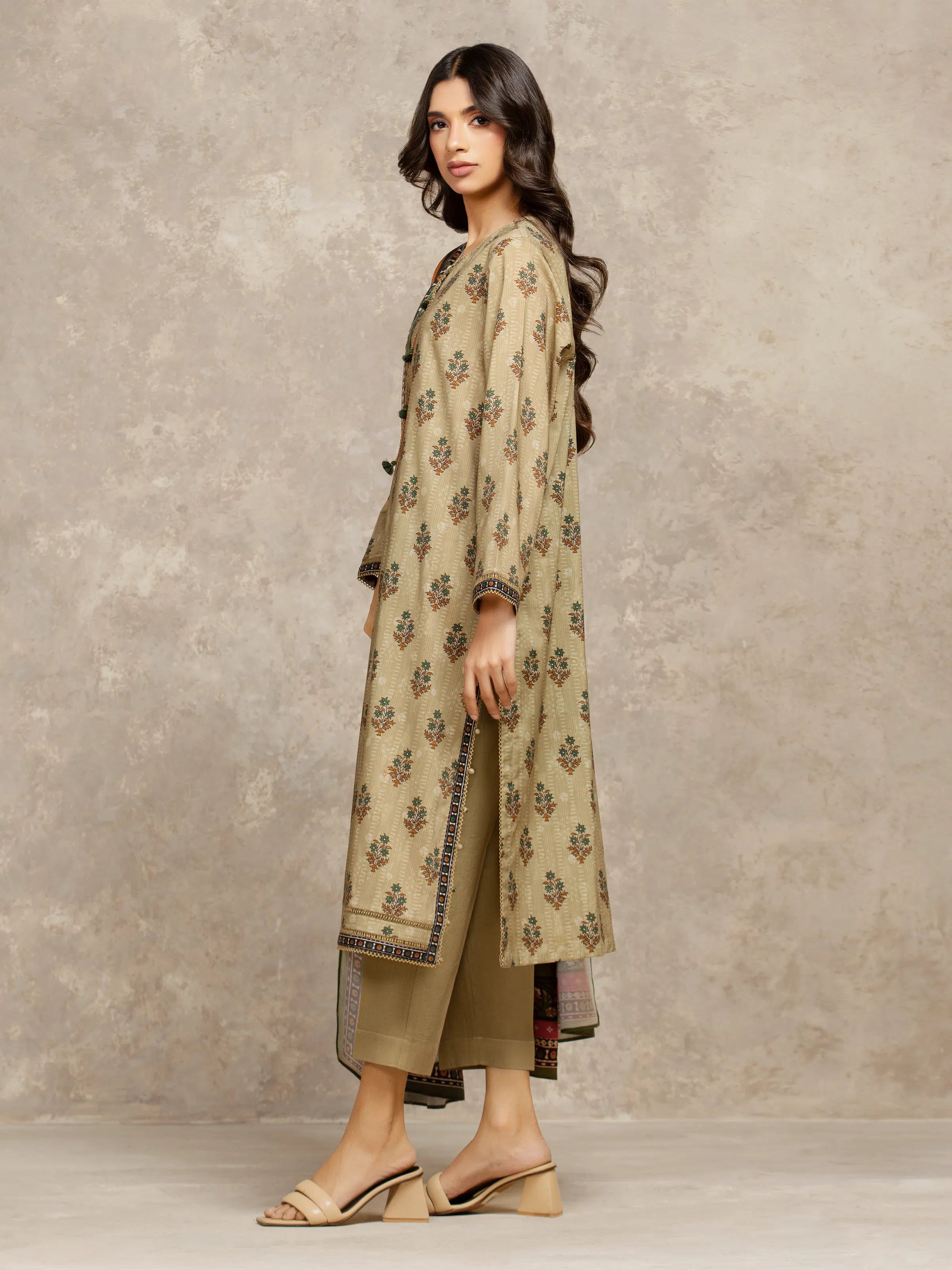 URB Unstitched Printed Khaddar Suit