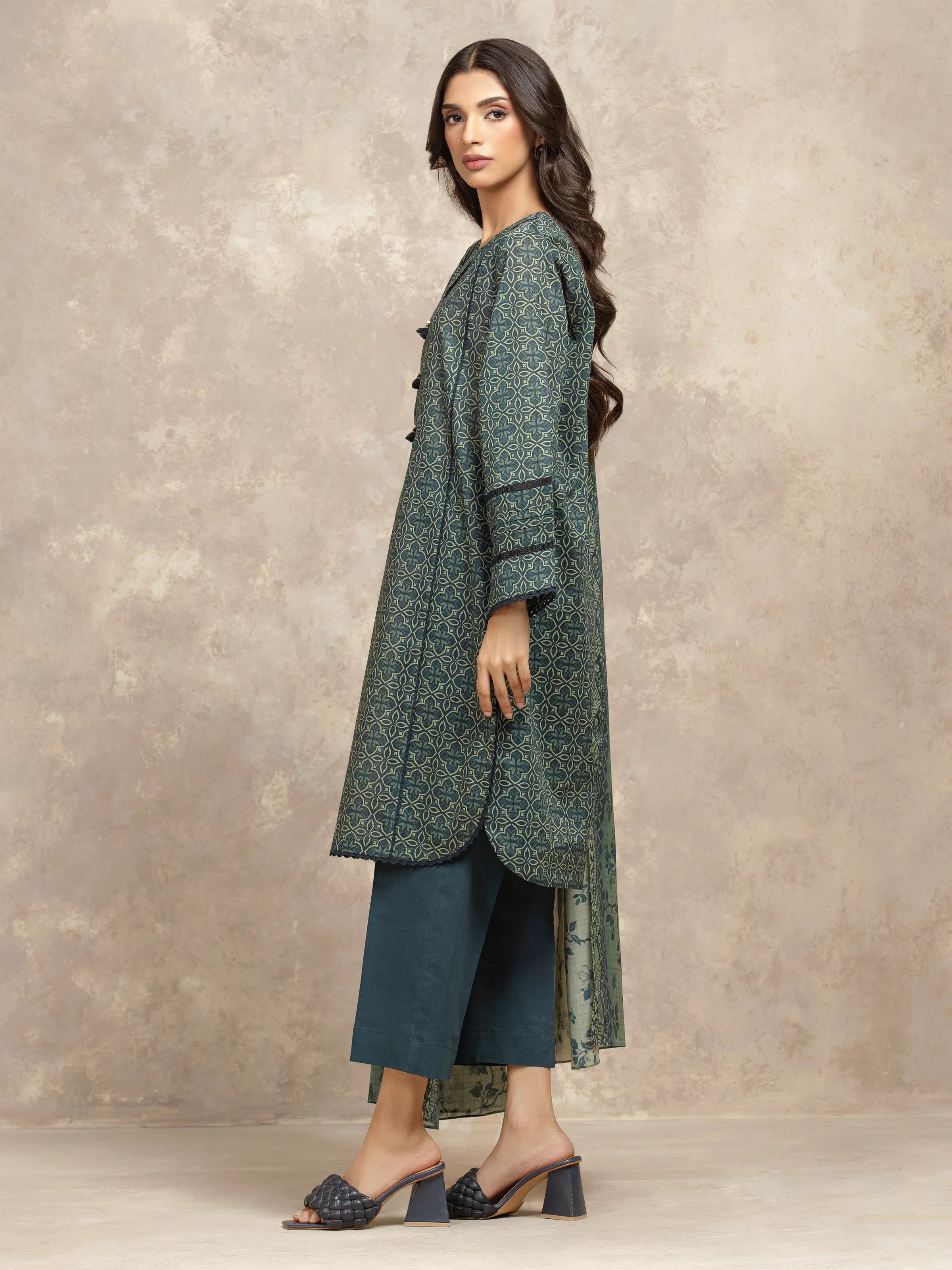 URB Unstitched Printed Khaddar Suit