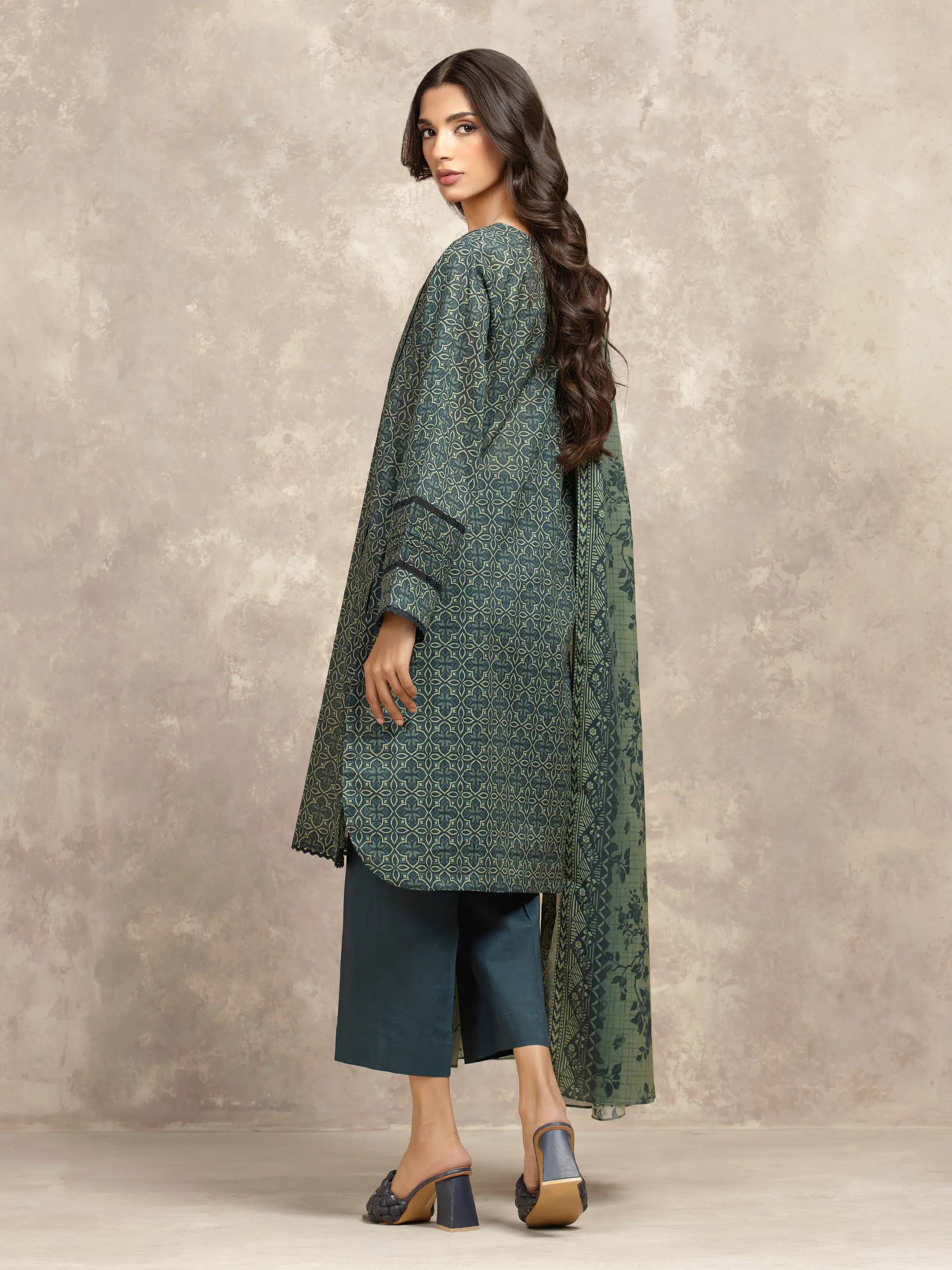 URB Unstitched Printed Khaddar Suit