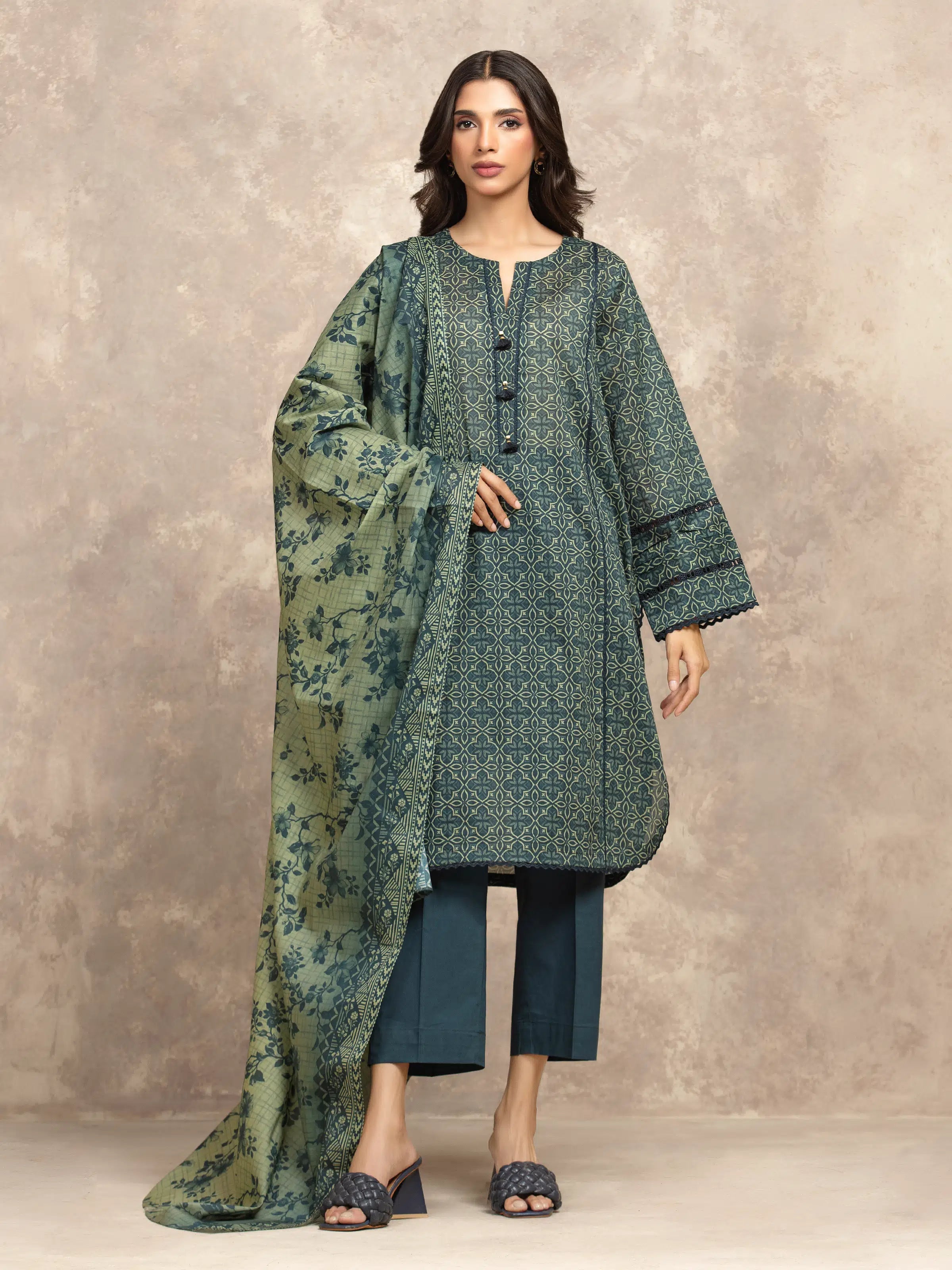 URB Unstitched Printed Khaddar Suit