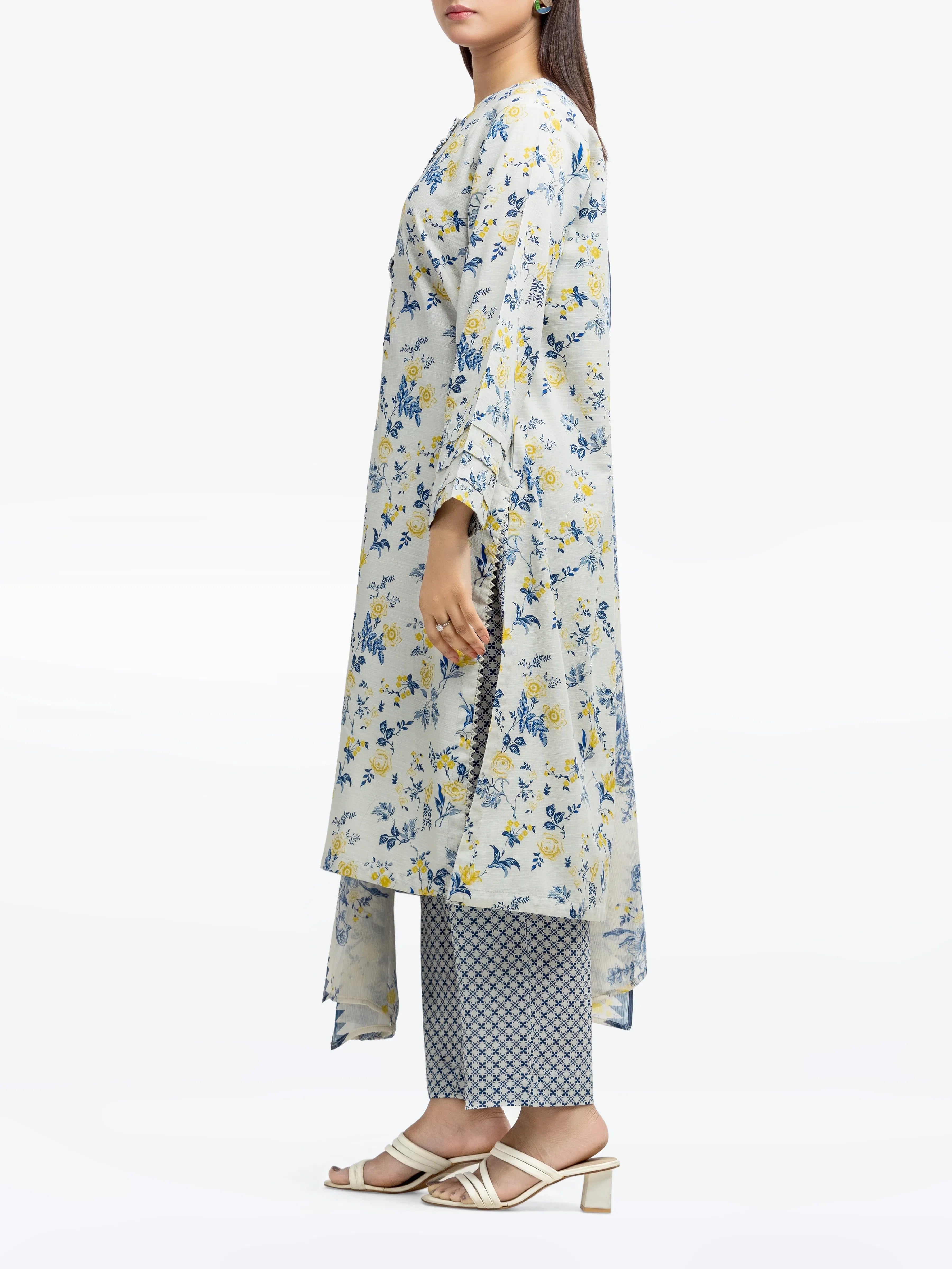URB Pret 3Pc Printed Khaddar Suit