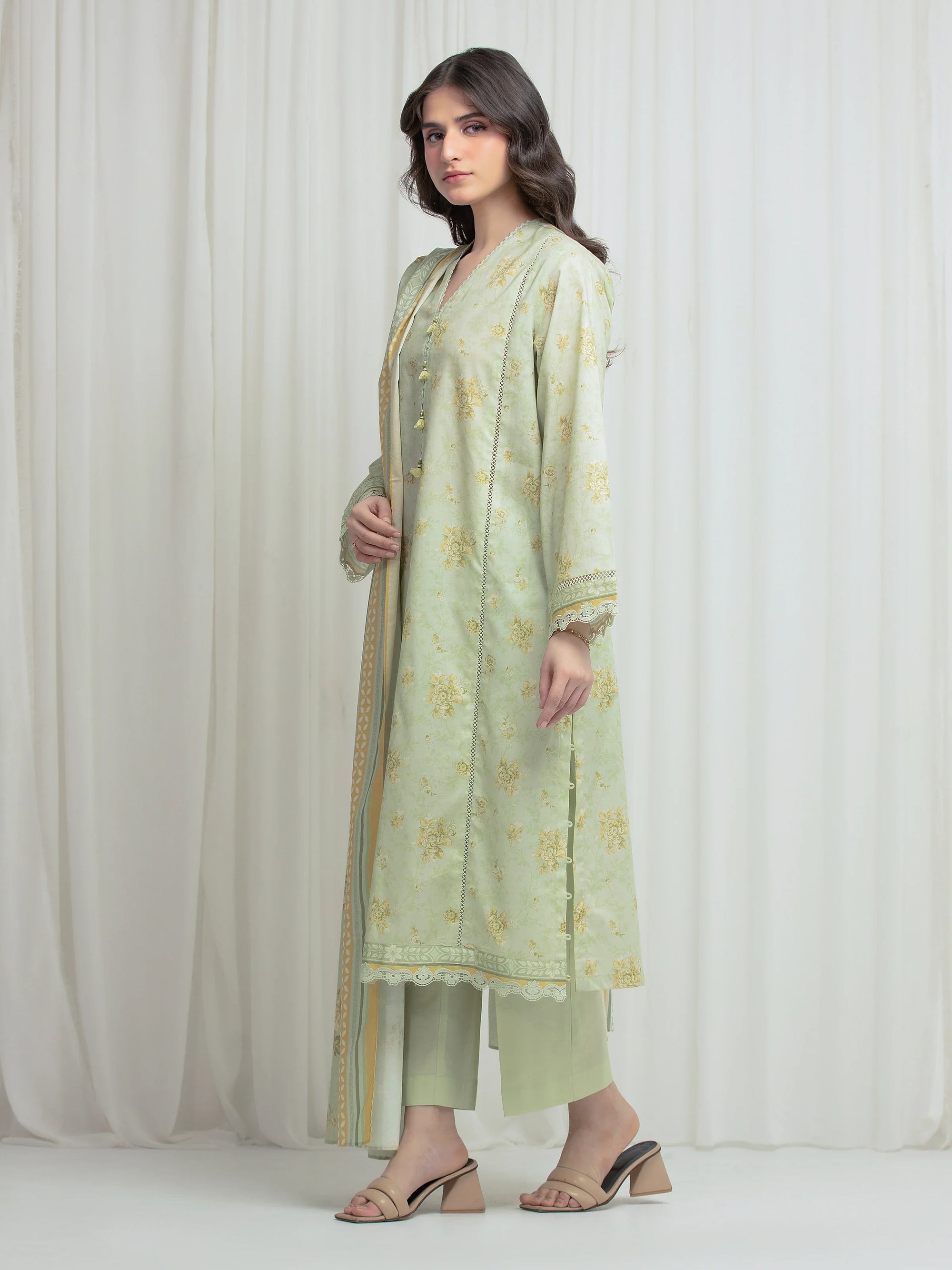 URB Lawn Suit 834192