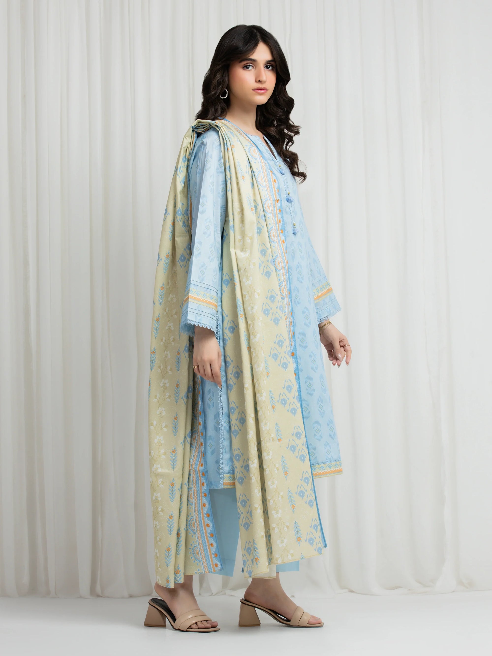 Exclusive Lawn 945082