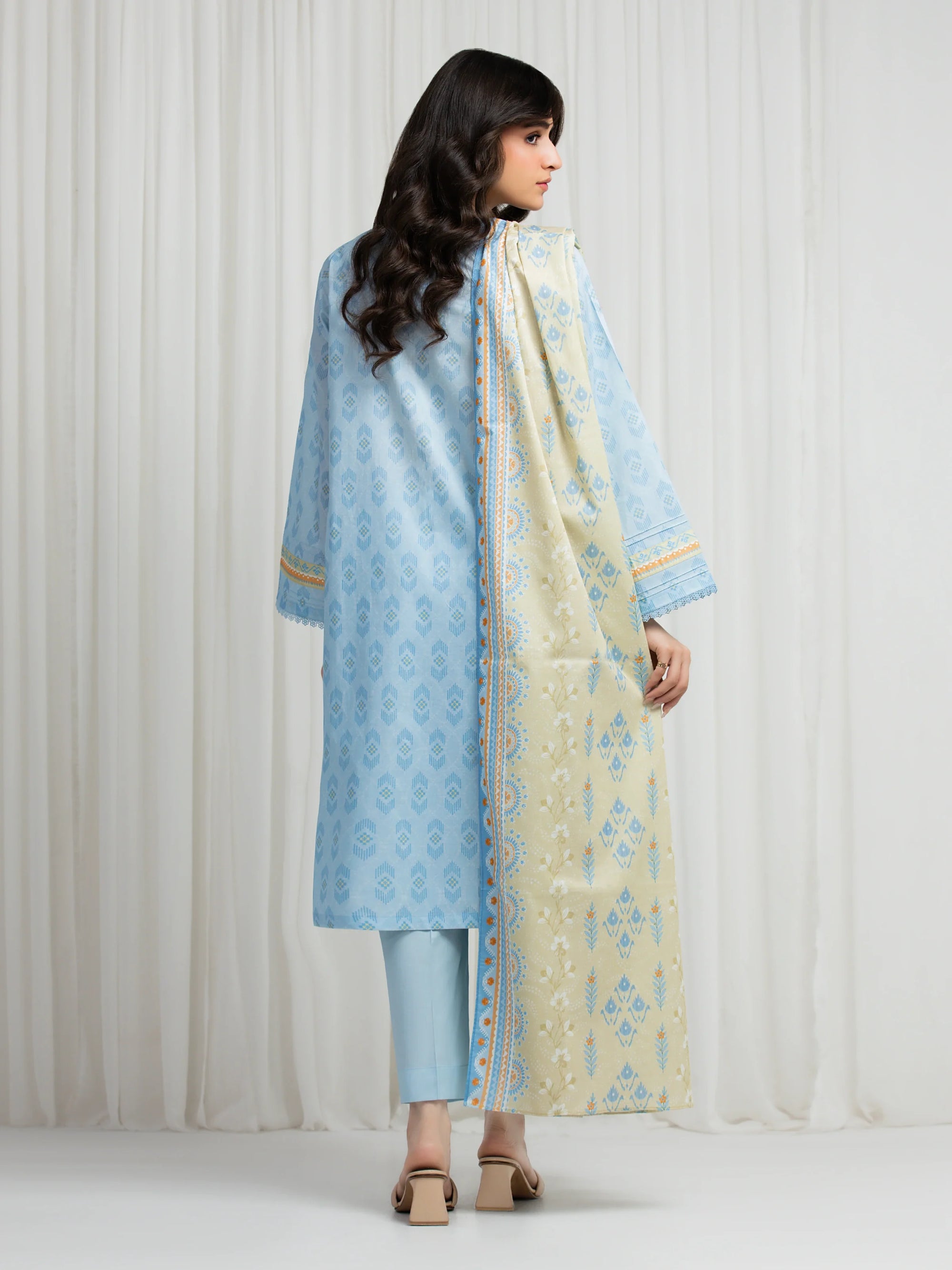 Exclusive Lawn 945082