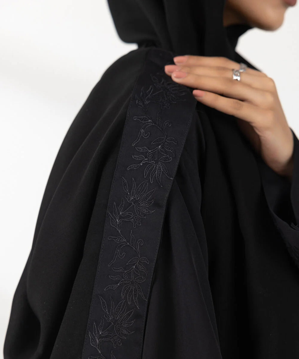 URB Embroidered Abaya Set
