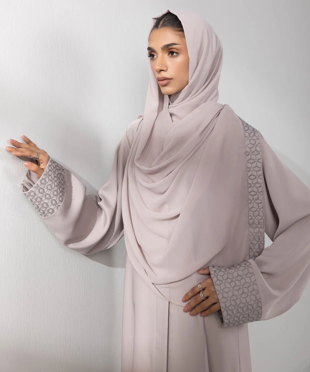URB Embroidered Abaya Set