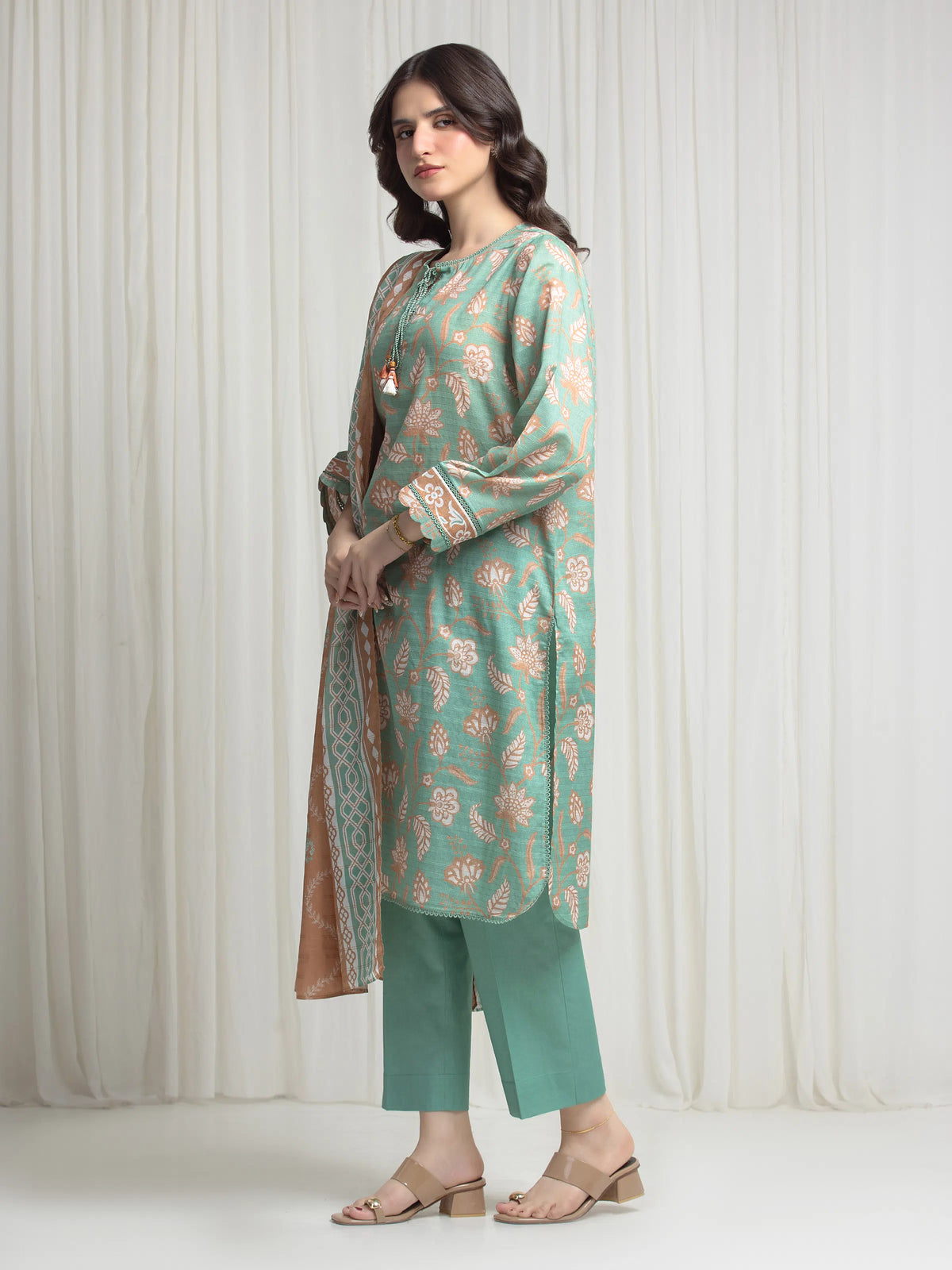 URB Zari Lawn 679412