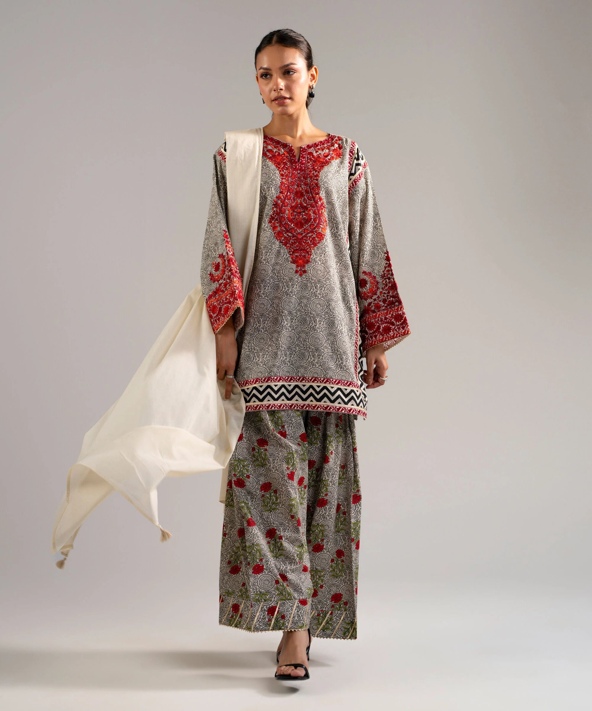 URB Embroidered 591428