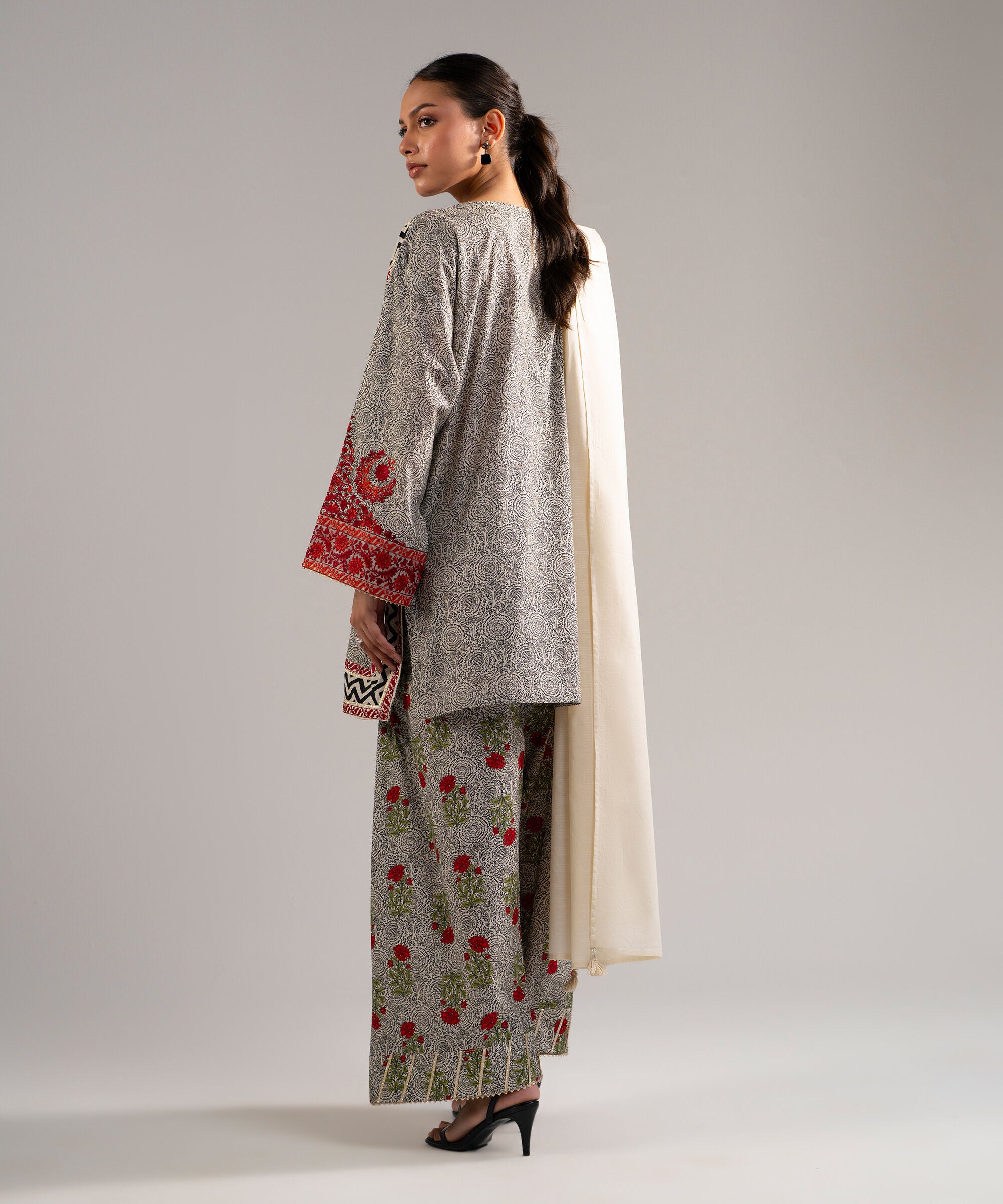 URB Embroidered 591428