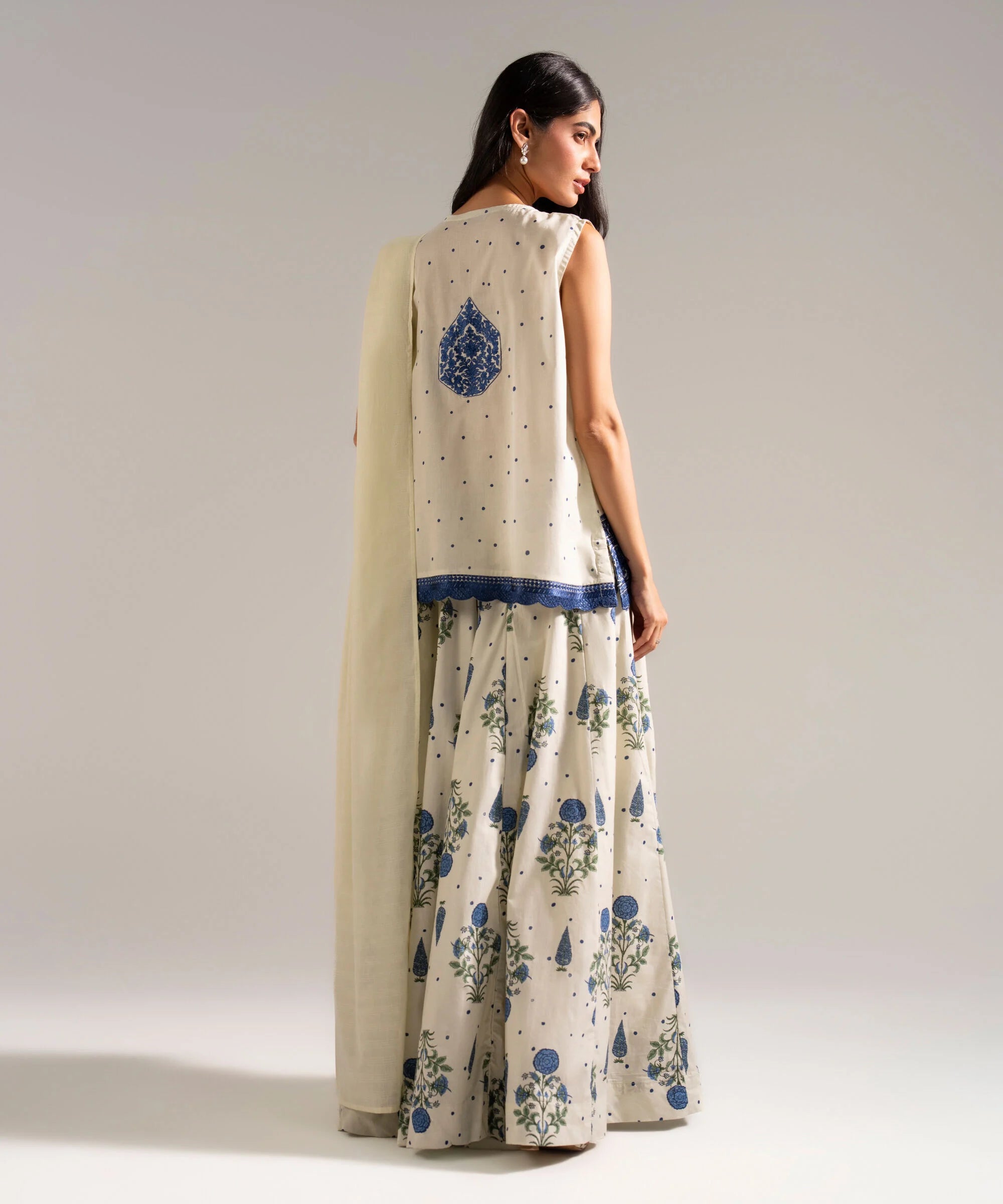 URB Embroidered 953160